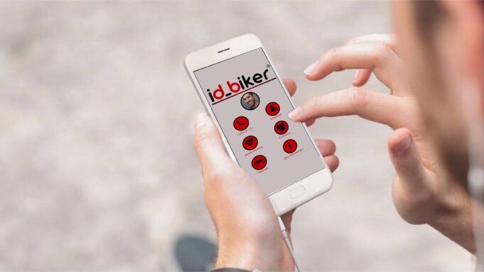 mano movil Id_sticker la etiqueta inteligente que puede salvarte la vida