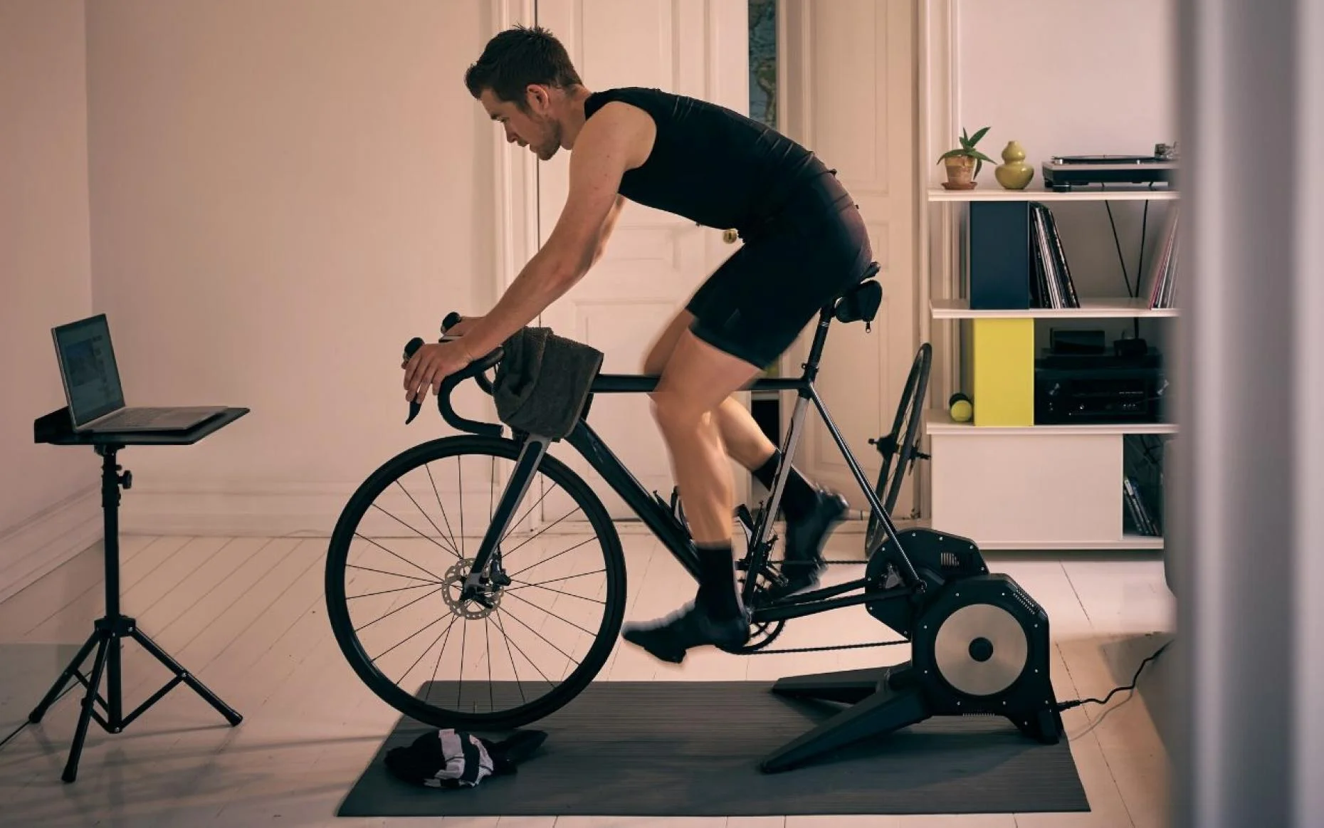 Cómo entrenar bicicleta con un rodillo inteligente de forma correcta