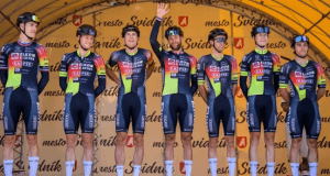 Raymon toma el Asfalto: ¡Una Nueva Era para el Equipo Elkov Kasper!