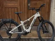 Amflow TL Carbon a prueba: potencia Avinox M2 y versatilidad para ciudad y montaña Amflow TL Carbon con motor Avinox M2